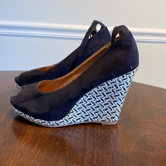 Target brand wedge heel with ankle strap - Picture 4 of 5